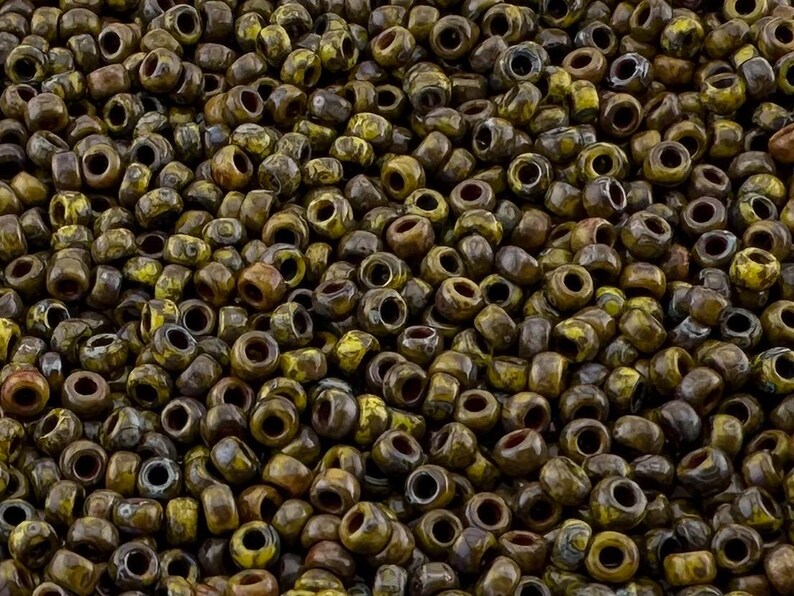 10g Miyuki  seed beads 11/0 Opaque Yellow 4519, japonese seed beads 2mm